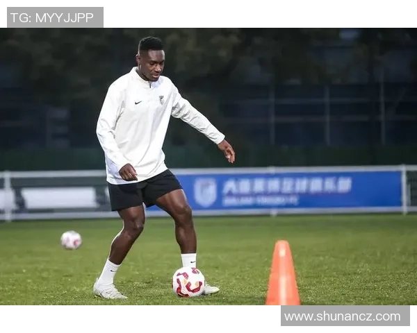 中国足球帅气球星盘点：那些兼具颜值与实力的足球俊朗男神