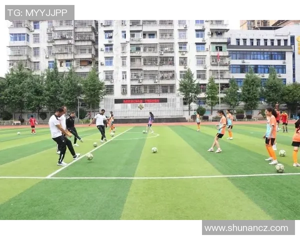 中国足球迷热情与外国球星的互动 新时代中外足球文化的碰撞与融合