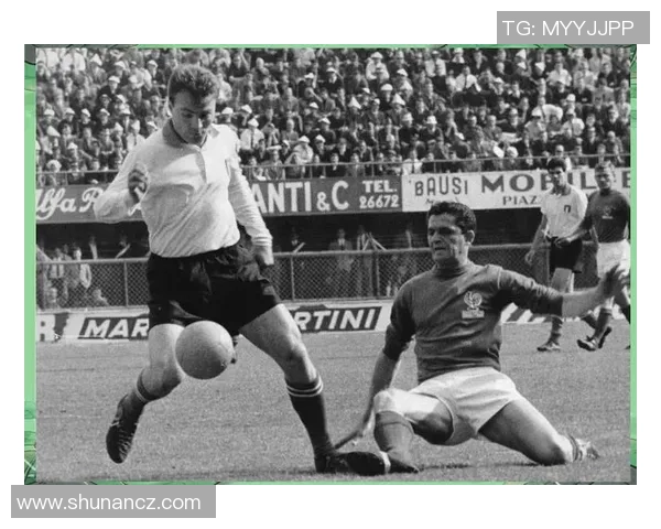 五十年代足球传奇球星的辉煌岁月与影响力解析