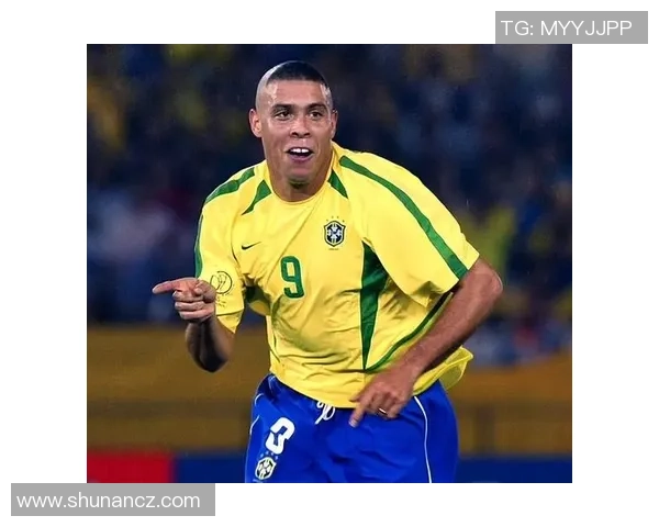 传奇风采再现 足球巨星集锦回顾 绽放辉煌瞬间 传奇风采再现 足球巨星集锦回顾 绽放辉煌瞬间