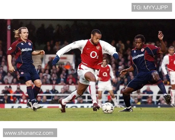 全球足球百大球星盘点:传奇人物与现代巨星的辉煌对决 全球足球百大球星盘点:传奇人物与现代巨星的辉煌对决