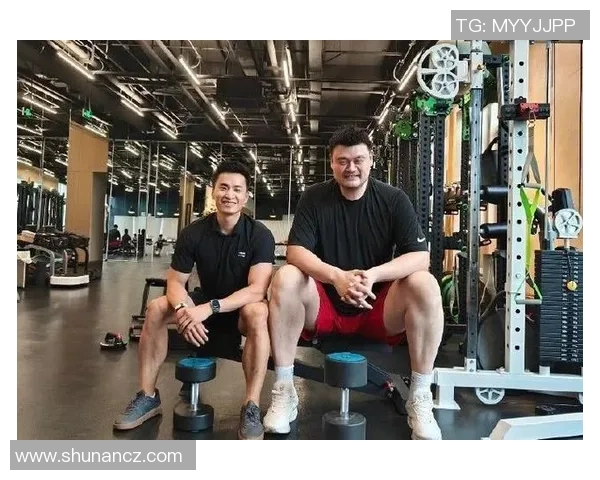 姚明与世界足球巨星亲密互动 见面会精彩瞬间引爆球迷热议