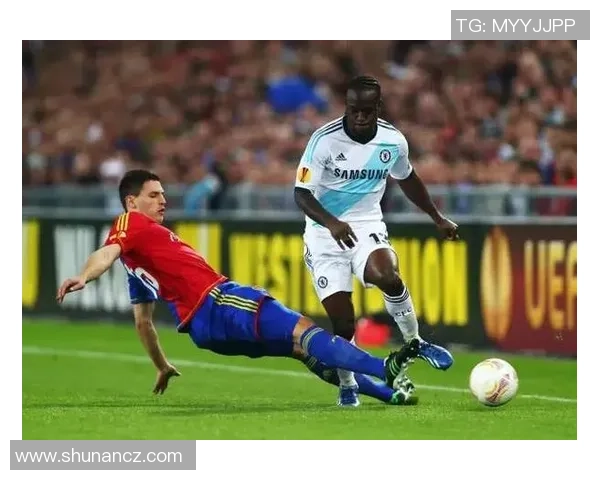 杨足球之路：从少年梦想到世界舞台的传奇崛起