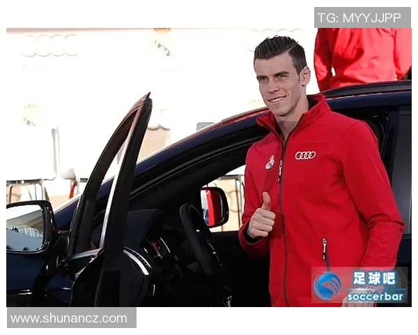 热销足球球星书包挂件潮流配饰学生日常运动风格个性创意装饰品